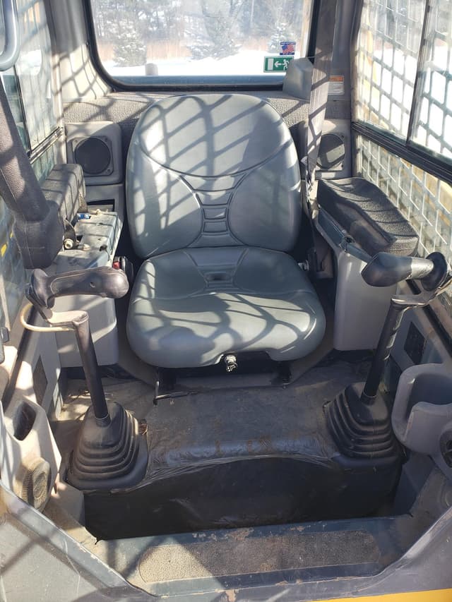 Image of Gehl R190 equipment image 3