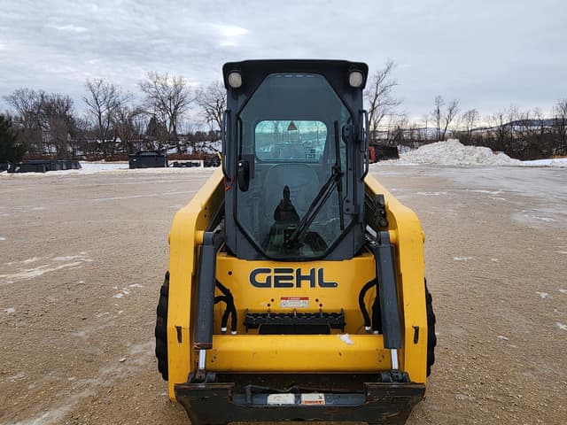 Image of Gehl R220 equipment image 2