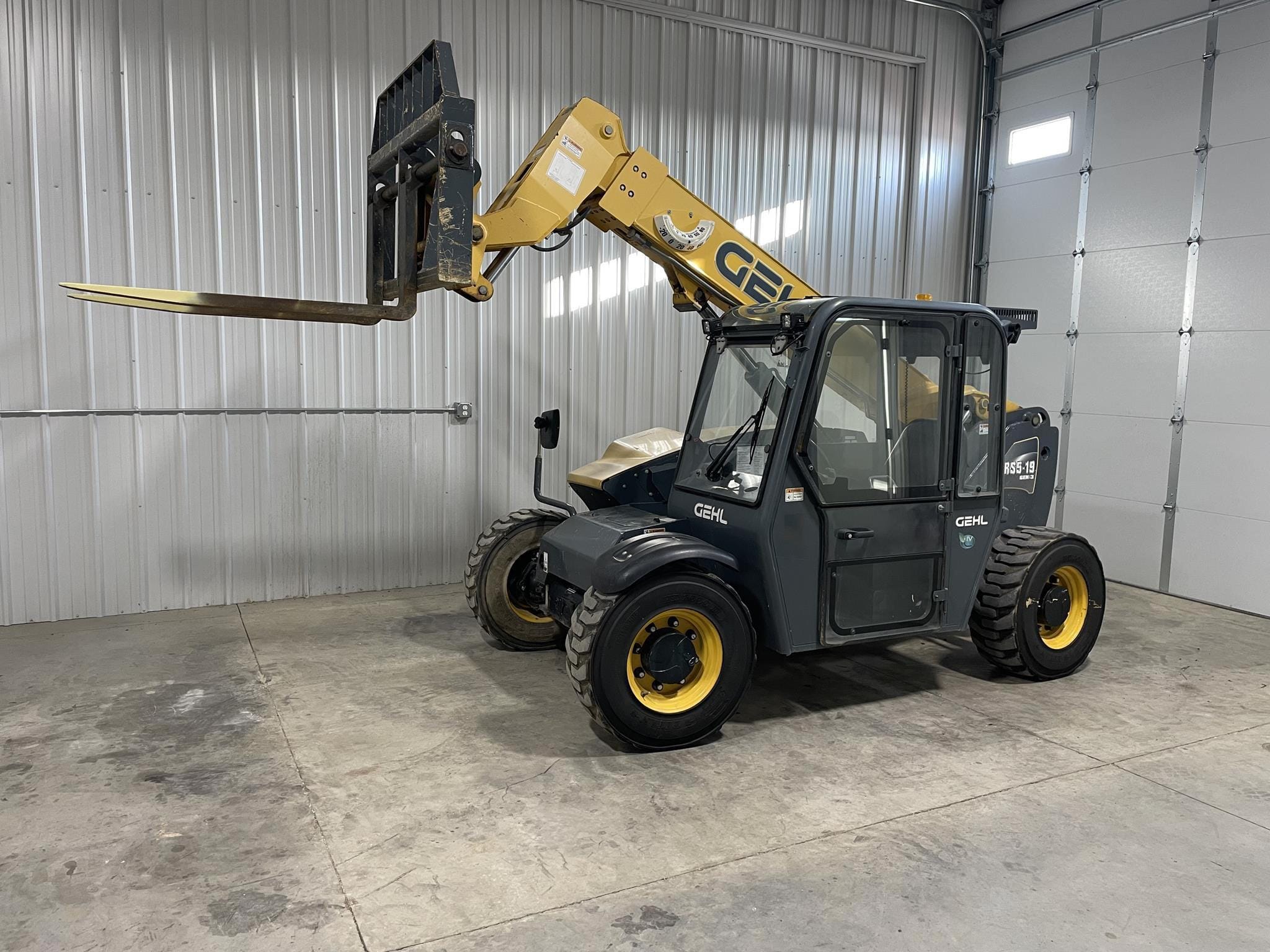 2017 Gehl RS5-19 Equipment Image0