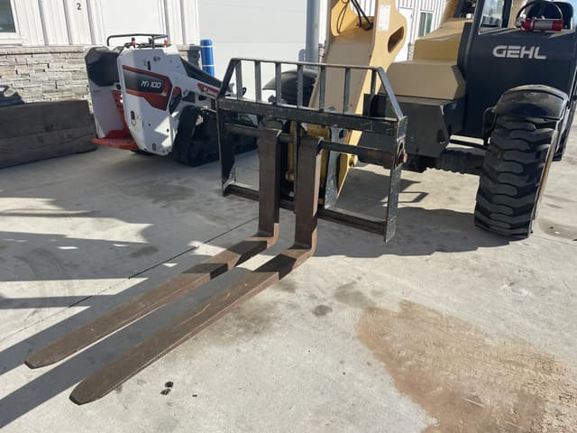 Image of Gehl RS6-34 equipment image 4