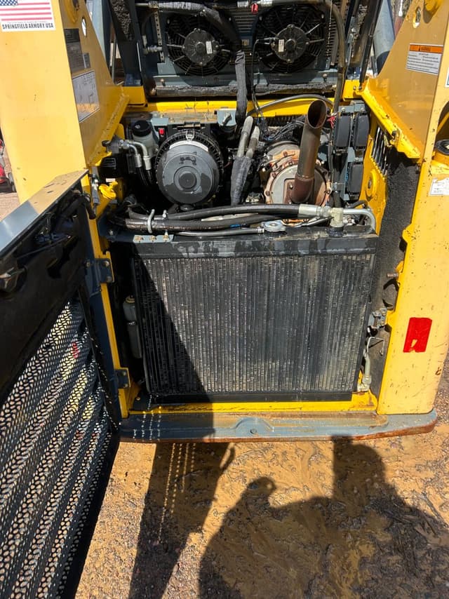 Image of Gehl RT165 equipment image 2