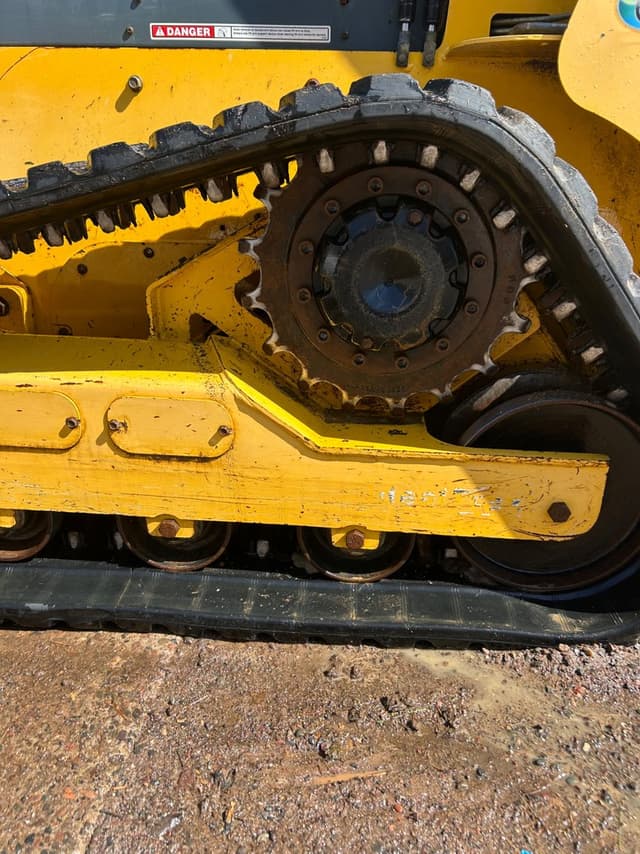 Image of Gehl RT165 equipment image 1