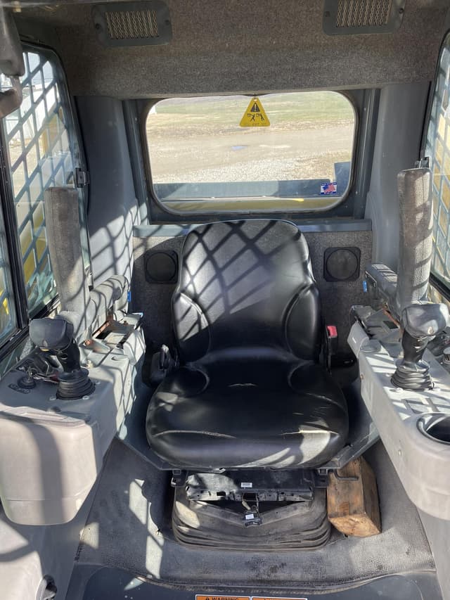 Image of Gehl RT210 equipment image 4