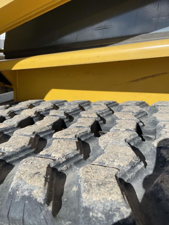 Image of Gehl RT210 equipment image 3