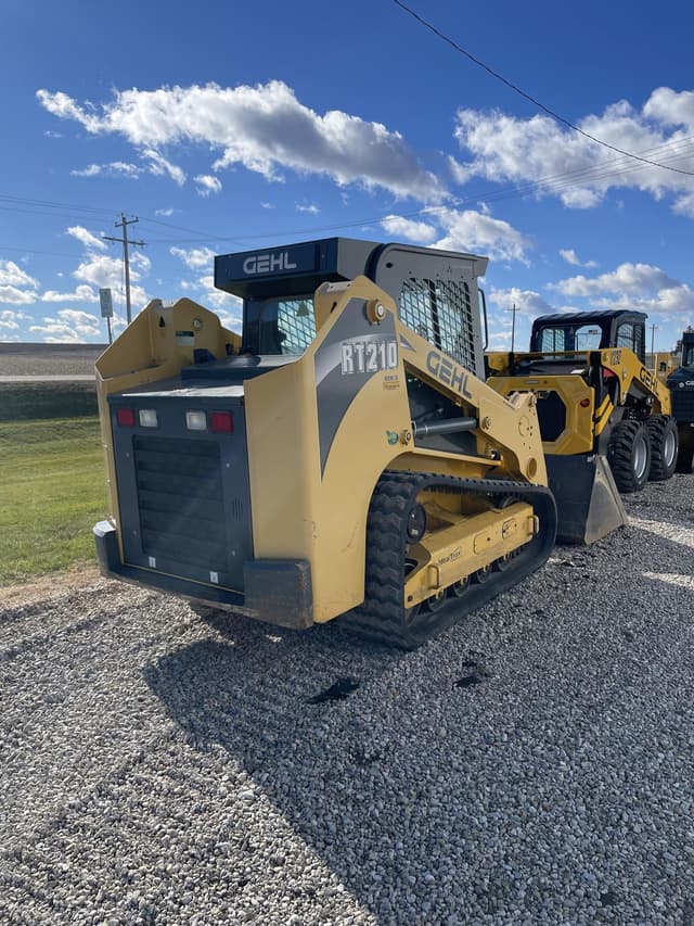 Image of Gehl RT210 equipment image 1