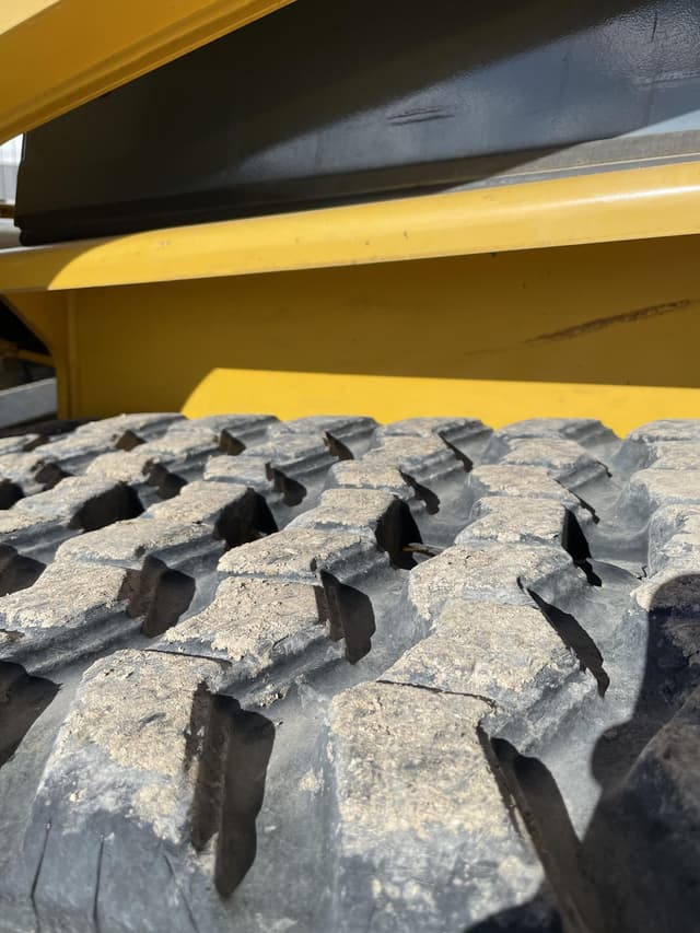 Image of Gehl RT210 equipment image 3