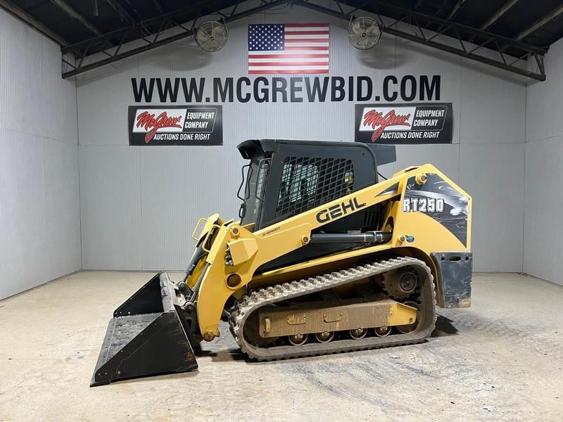 2017 Gehl RT250 Equipment Image0