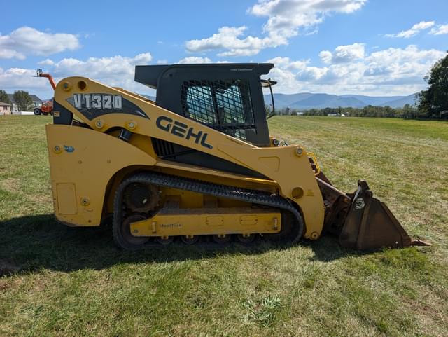 Image of Gehl VT320 equipment image 3
