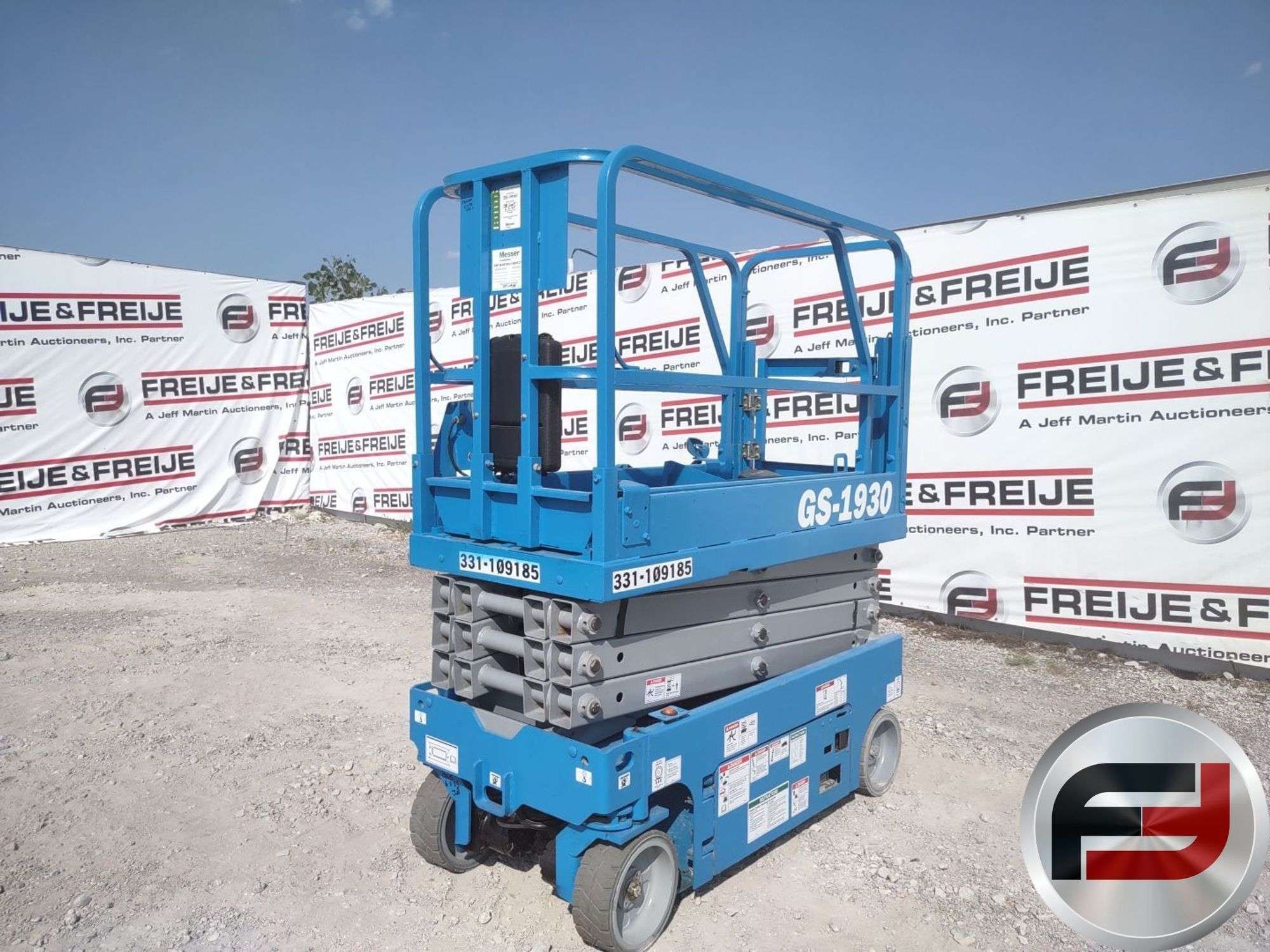 2017 Genie GS1930 Equipment Image0