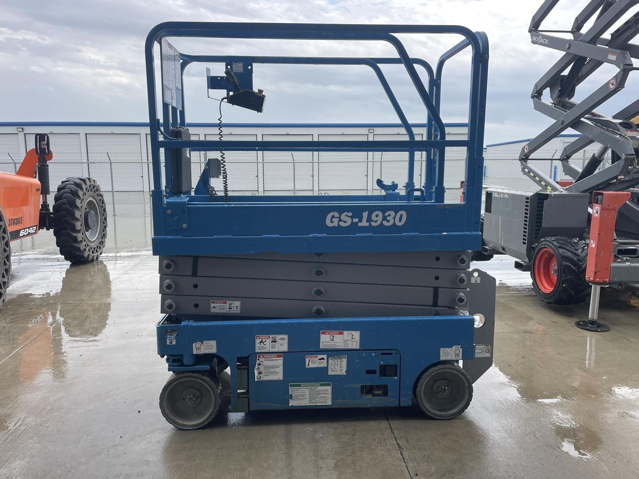 2017 Genie GS-1930 Equipment Image0