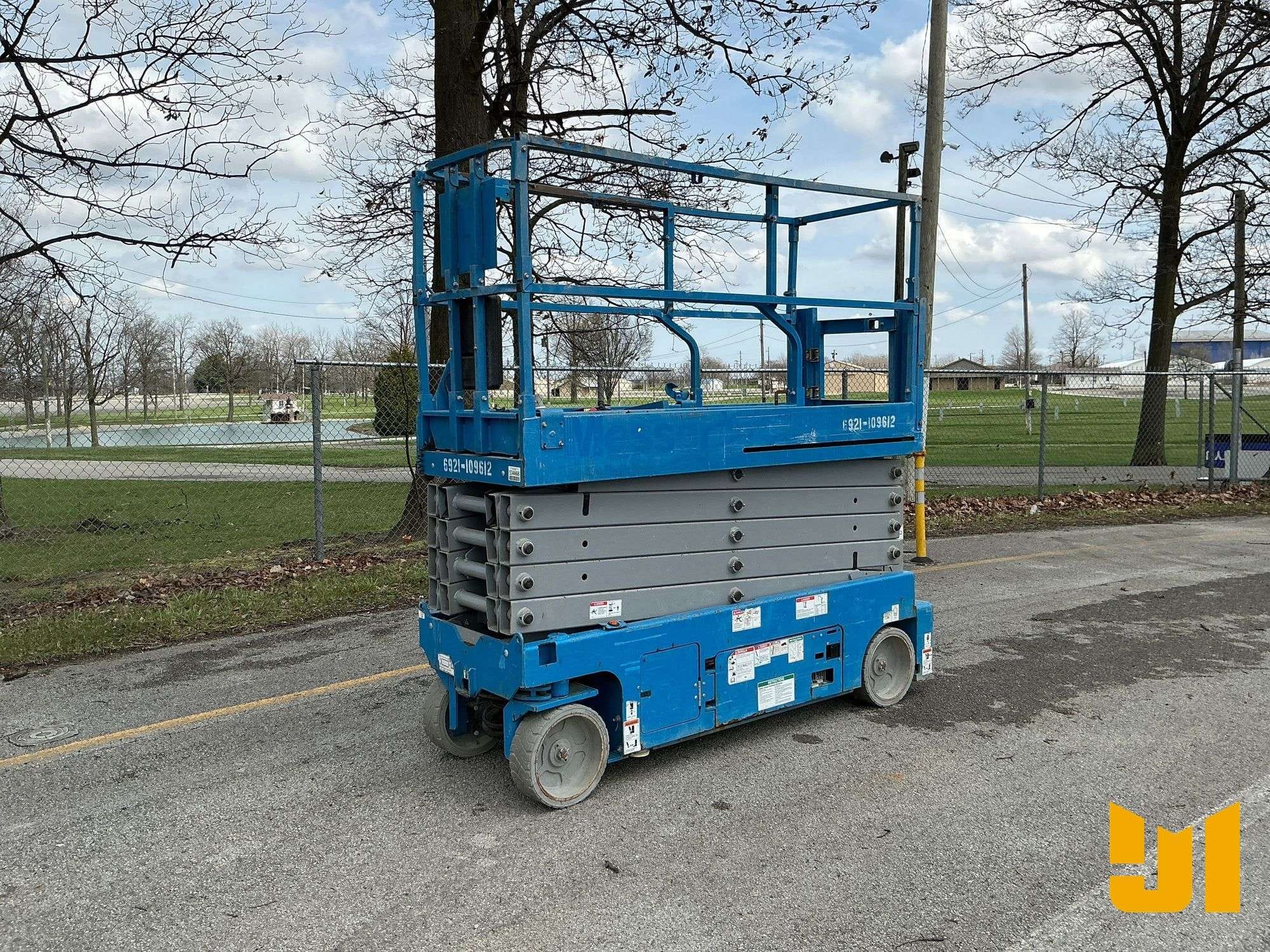 2017 Genie GS3232 Equipment Image0