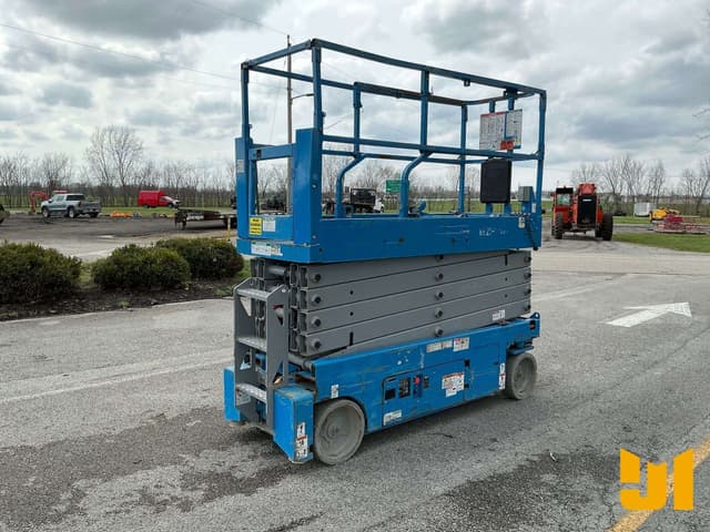 Image of Genie GS3232 equipment image 3