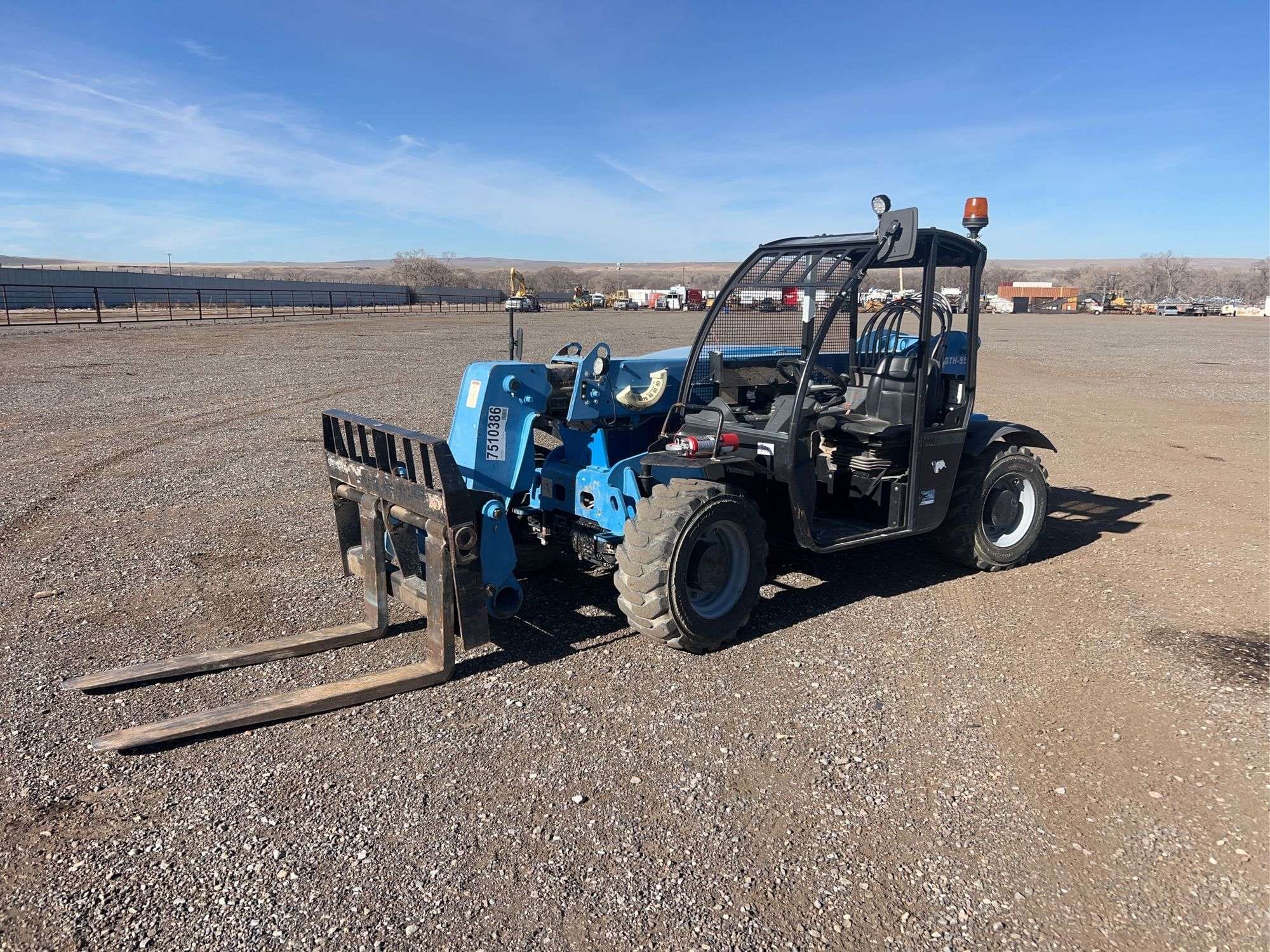 2017 Genie GTH-5519 Equipment Image0