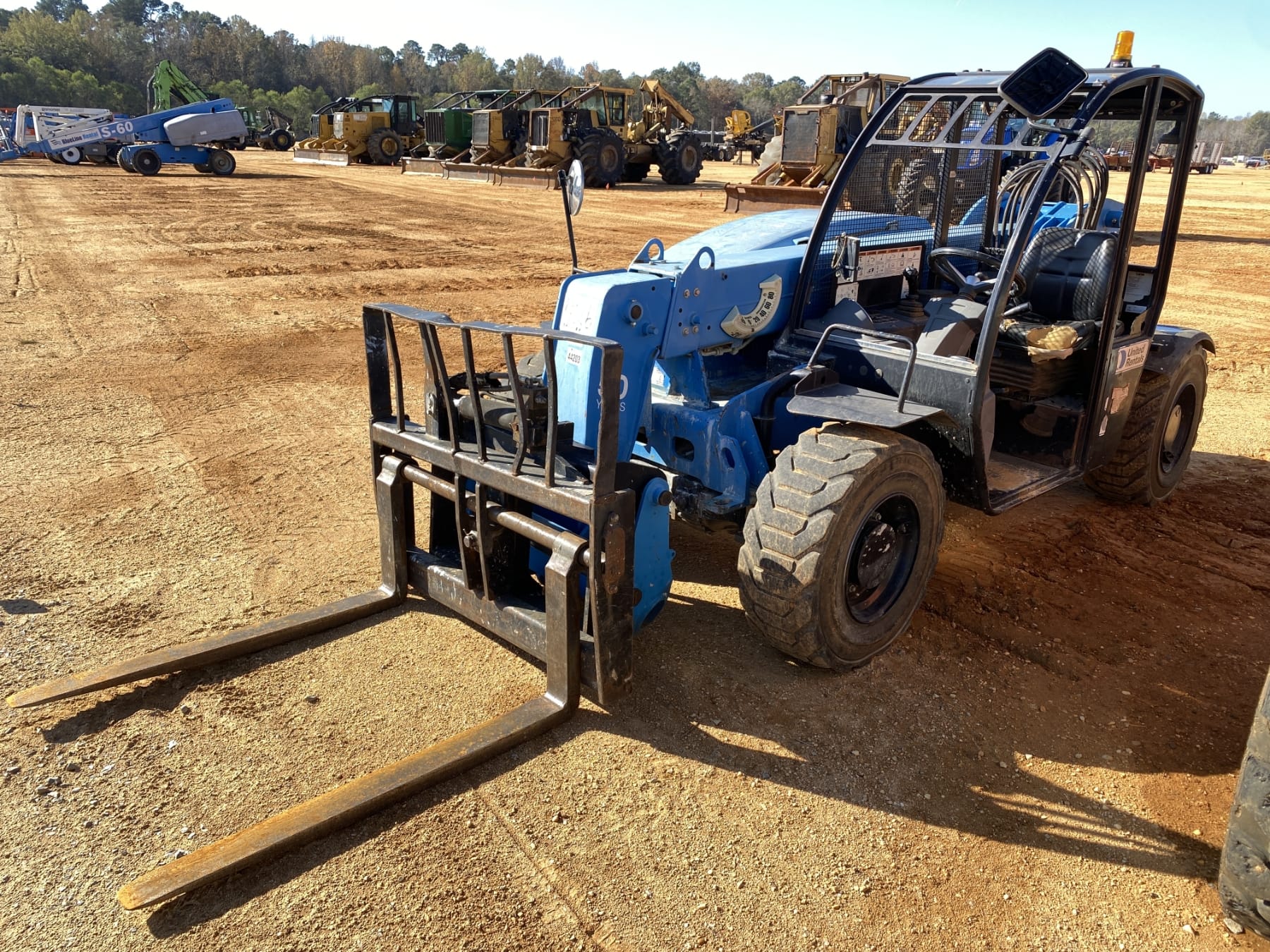 2017 Genie GTH-5519 Equipment Image0