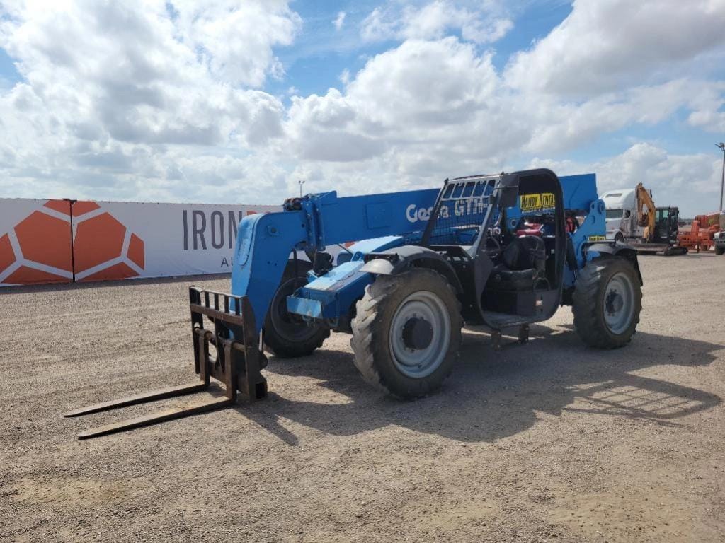 2017 Genie GTH-844 Equipment Image0