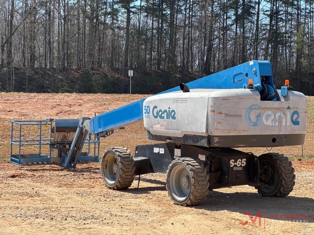 2017 Genie S-65 Equipment Image0