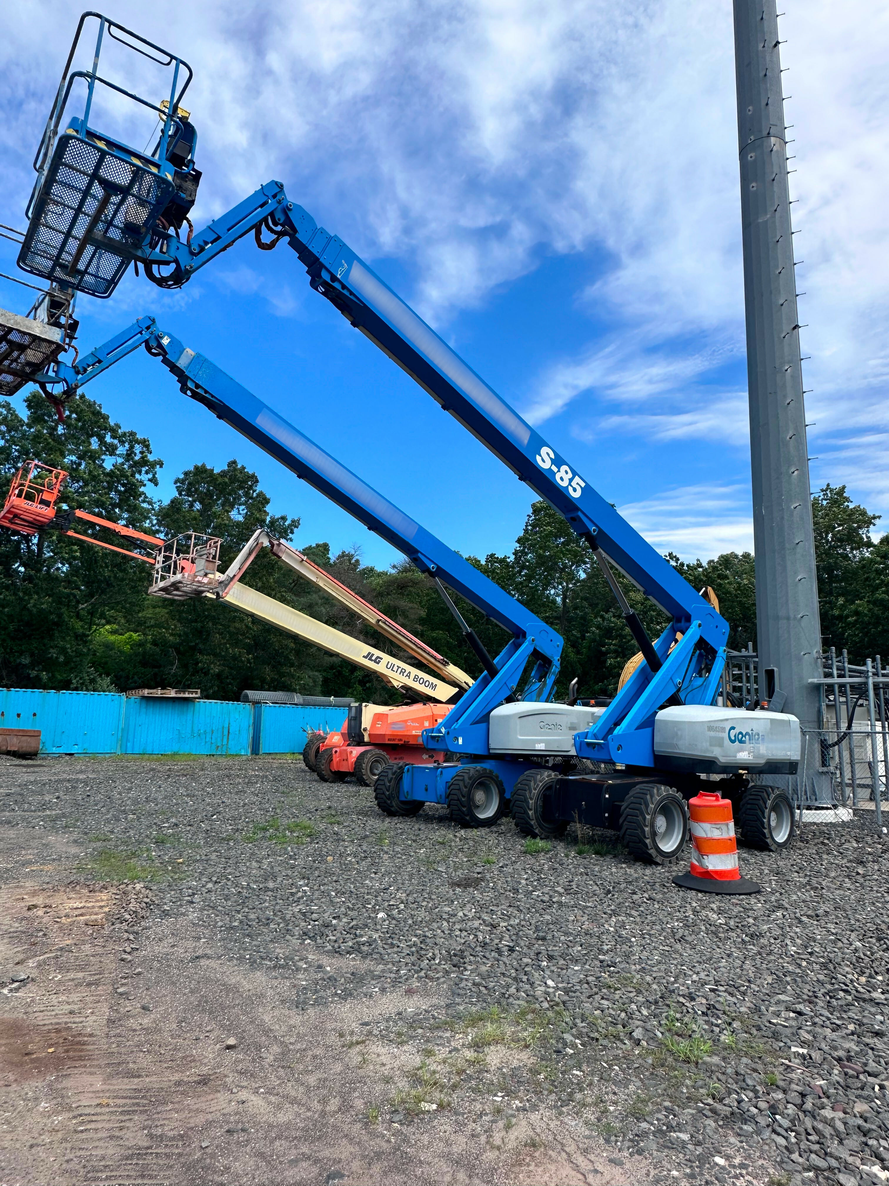 2017 Genie S-85 Equipment Image0