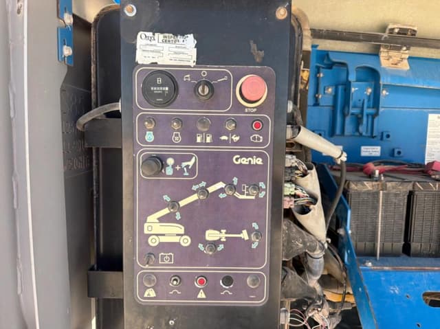 Image of Genie S-85 equipment image 3