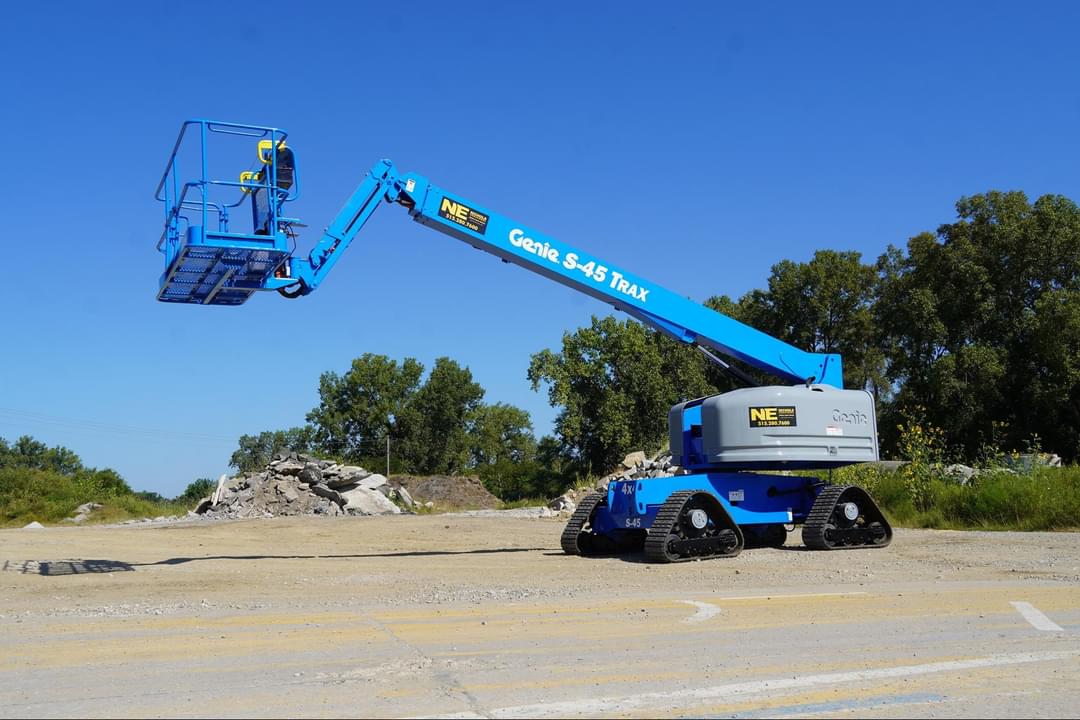Image of Genie S-45 Trax Image 0