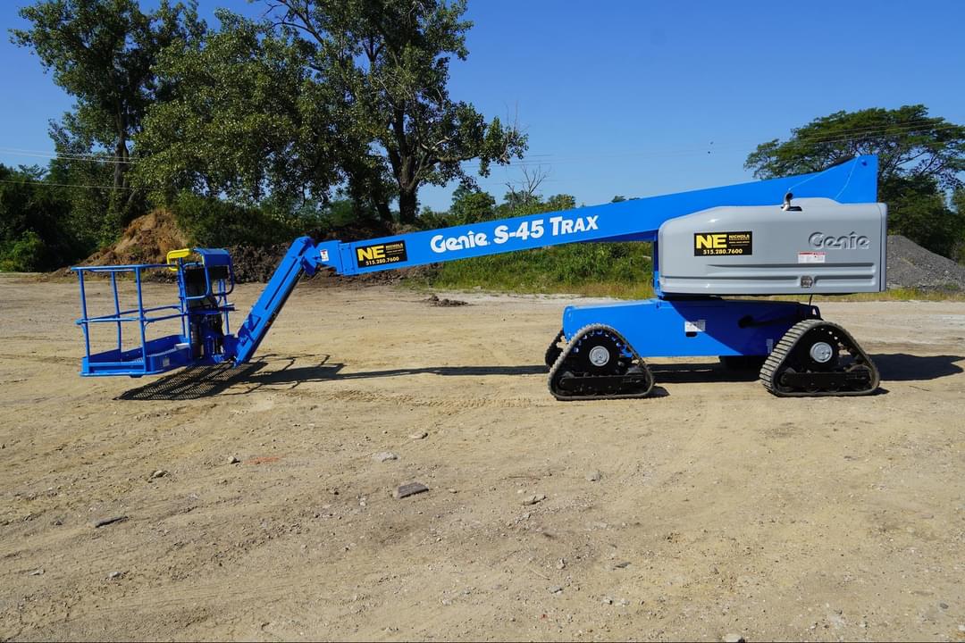 Image of Genie S-45 Trax Image 1