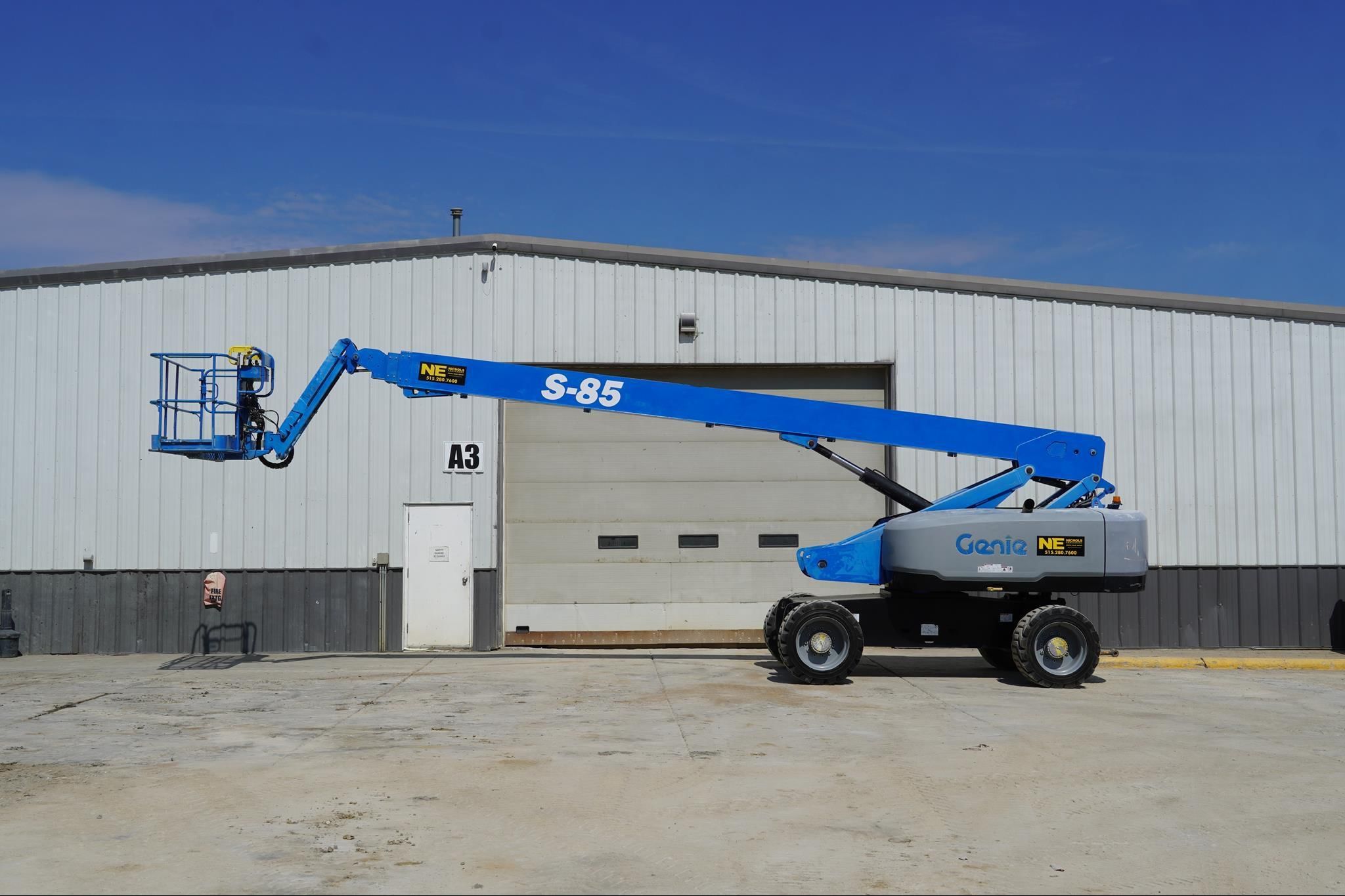 2017 Genie S-85 Equipment Image0