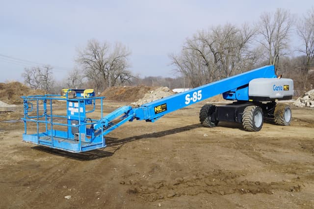 Image of Genie S-85 equipment image 4