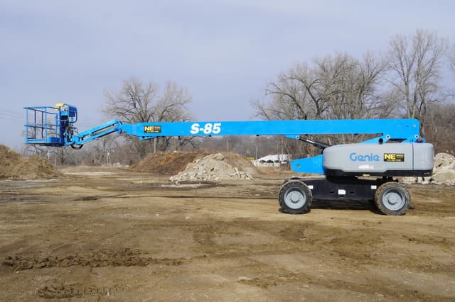 Image of Genie S-85 equipment image 2