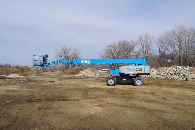 Image of Genie S-85 equipment image 1