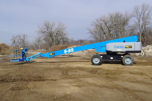 Image of Genie S-85 equipment image 3
