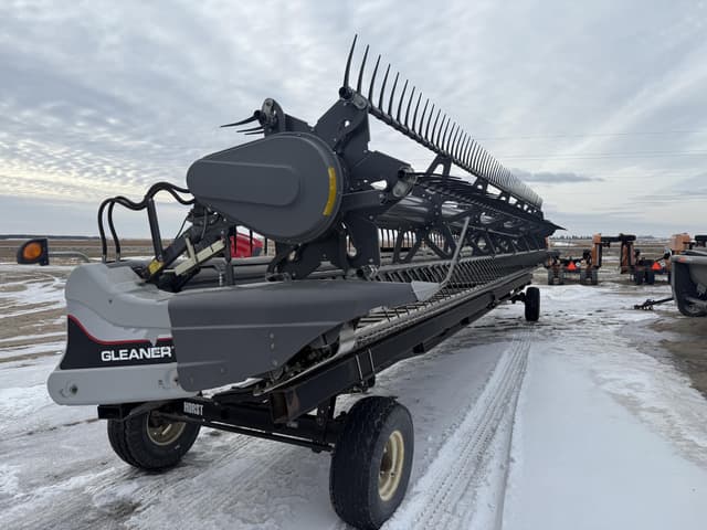 Image of Gleaner 9255 equipment image 2