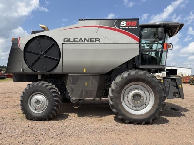 Image of Gleaner S96 equipment image 3