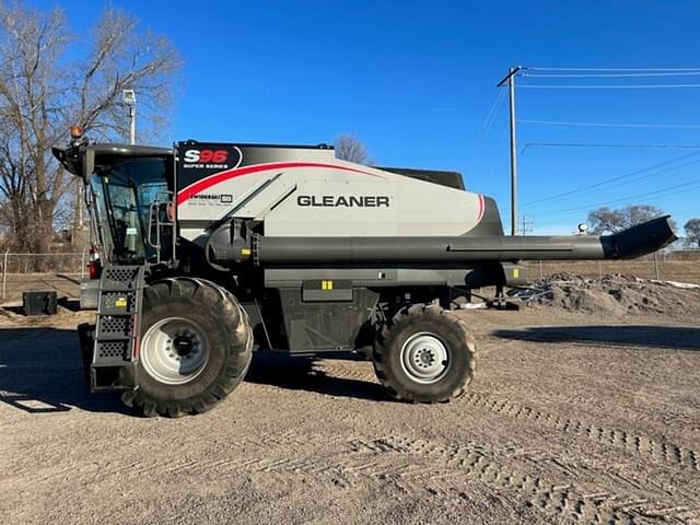 Image of Gleaner S96 equipment image 1