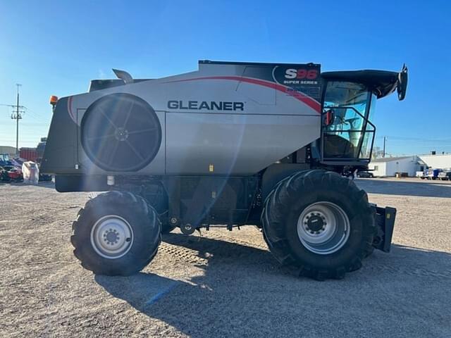 Image of Gleaner S96 equipment image 4