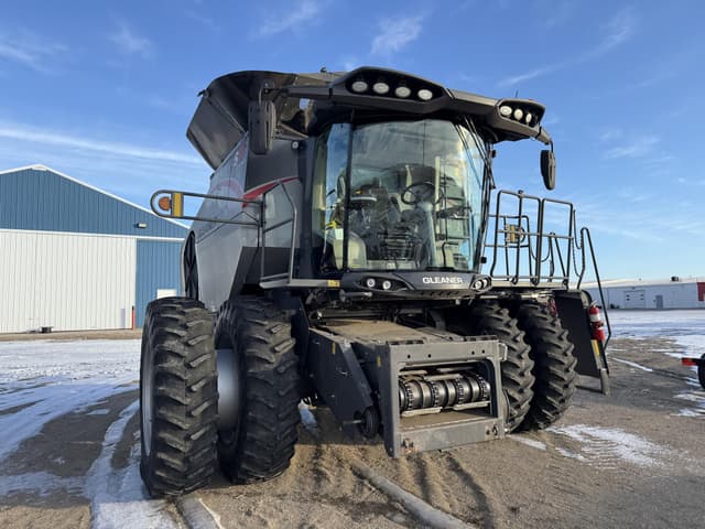 Image of Gleaner S97 equipment image 3