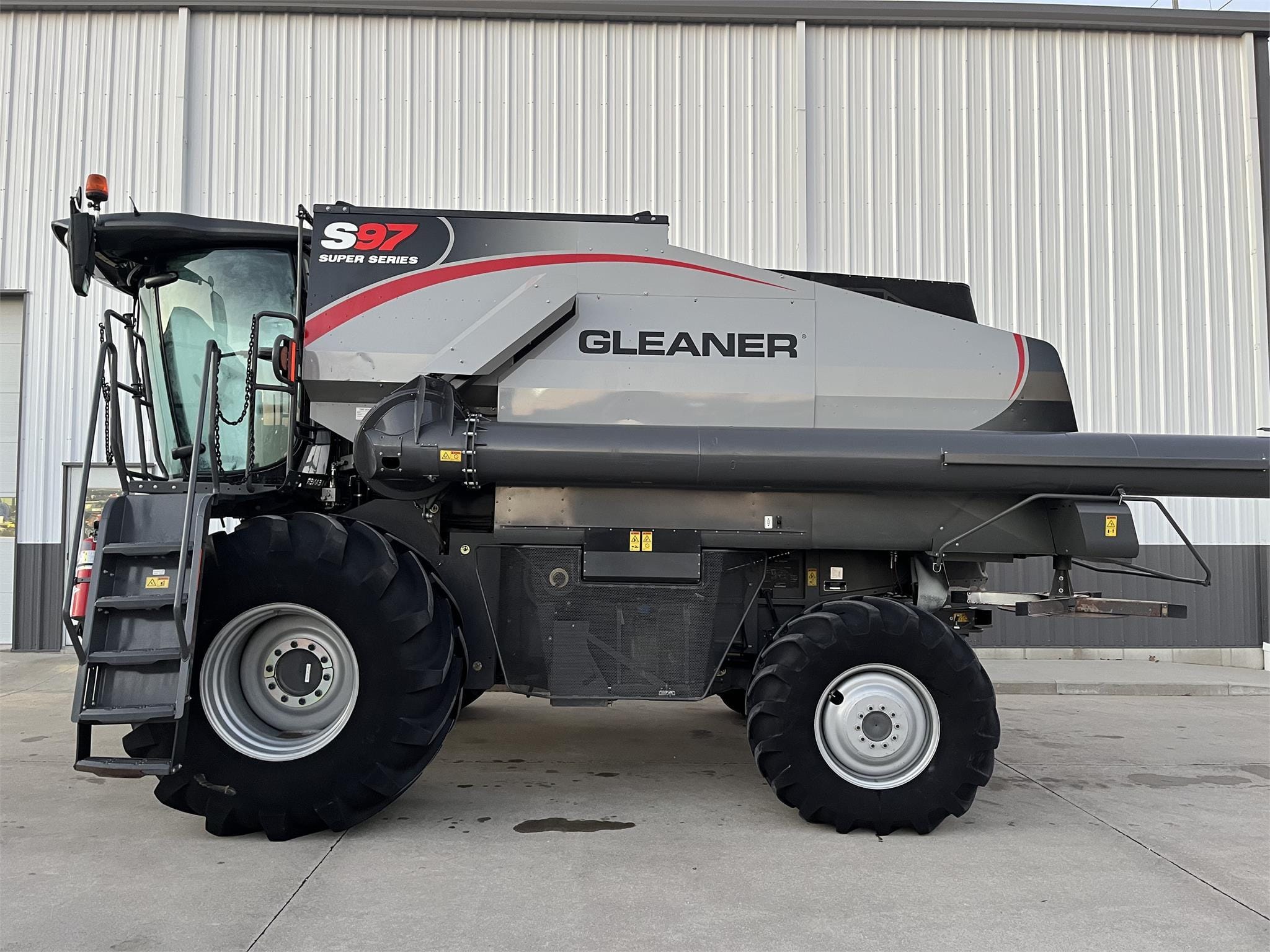 Main image Gleaner S97