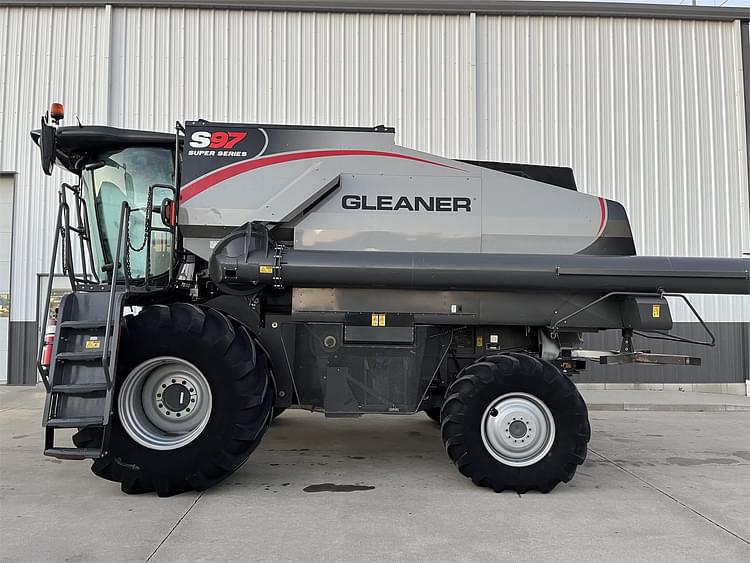 2017 Gleaner S97 Equipment Image0