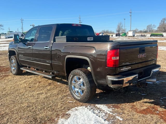 Image of GMC 2500HD equipment image 2