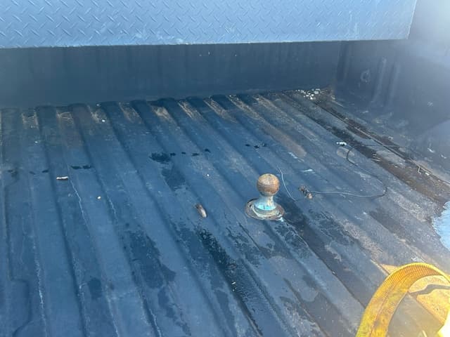 Image of GMC 2500HD equipment image 4