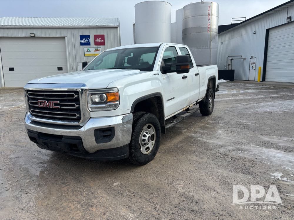2017 GMC 2500HD Equipment Image0