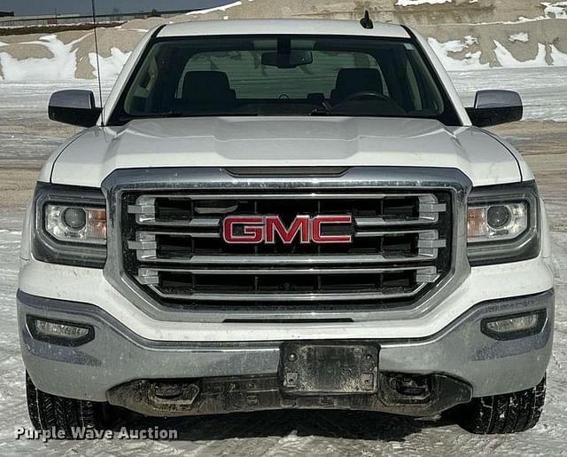 Image of GMC Sierra 1500 equipment image 1