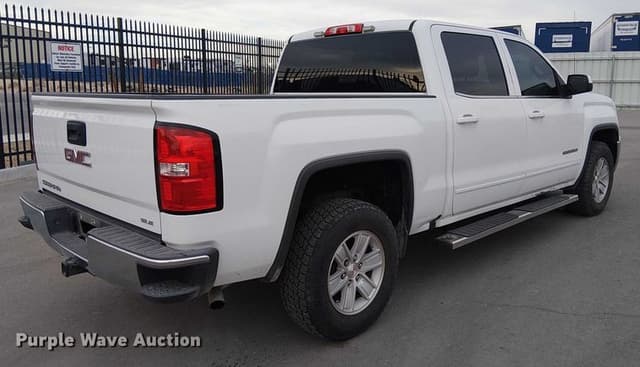 Image of GMC Sierra 1500 equipment image 4