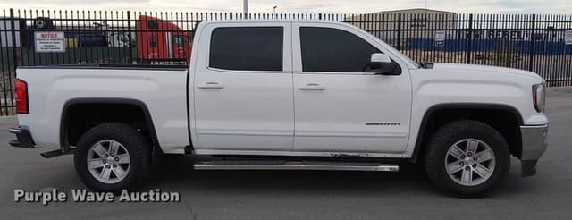Image of GMC Sierra 1500 equipment image 3