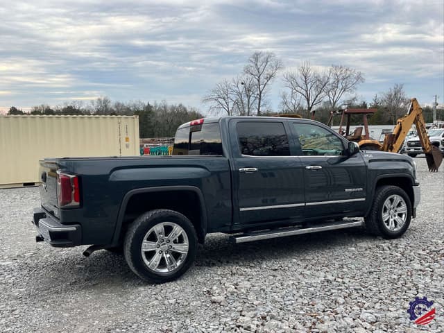 Image of GMC Sierra 1500 equipment image 3