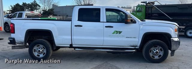 Image of GMC 2500HD equipment image 3