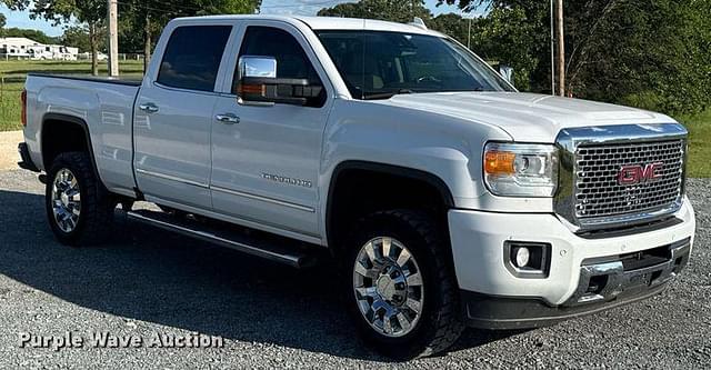 Image of GMC 2500HD equipment image 2