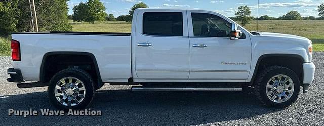 Image of GMC 2500HD equipment image 3