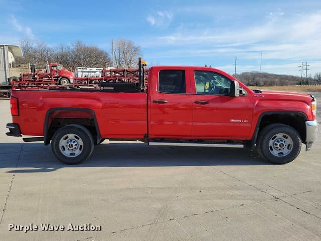 Image of GMC 2500HD equipment image 3