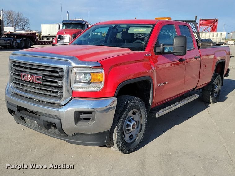 2017 GMC 2500HD Equipment Image0