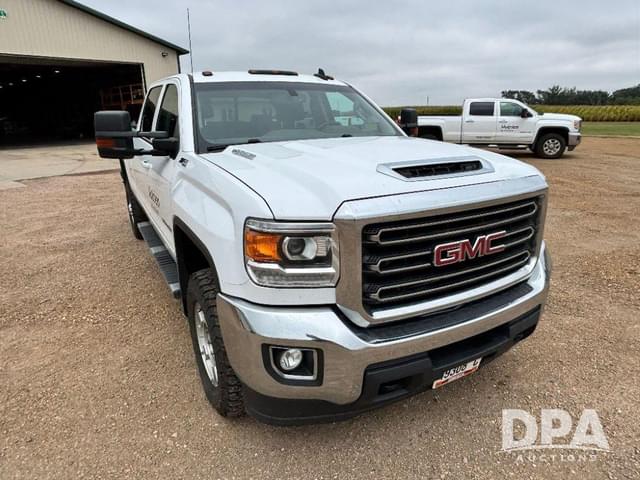Image of GMC 2500HD equipment image 3