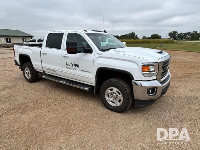 Image of GMC 2500HD equipment image 4